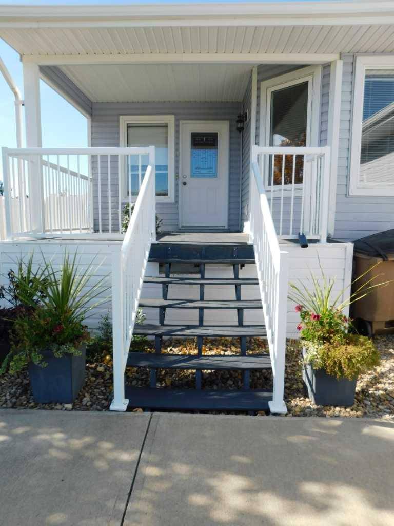 Brooks, AB T1R 1M1,87 Greystone Close E