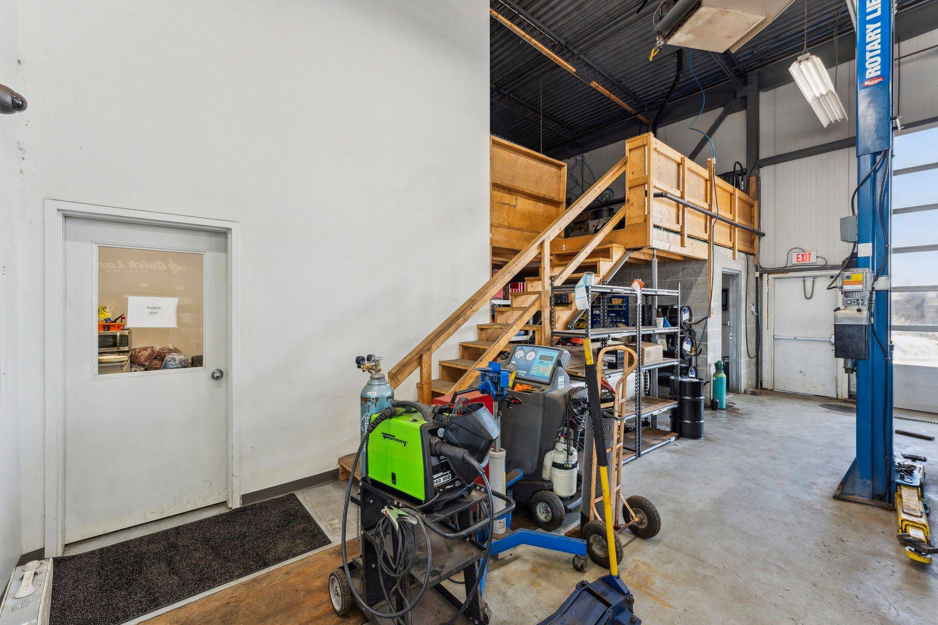 670 Riddell RD, Orangeville, ON L9W 5G5