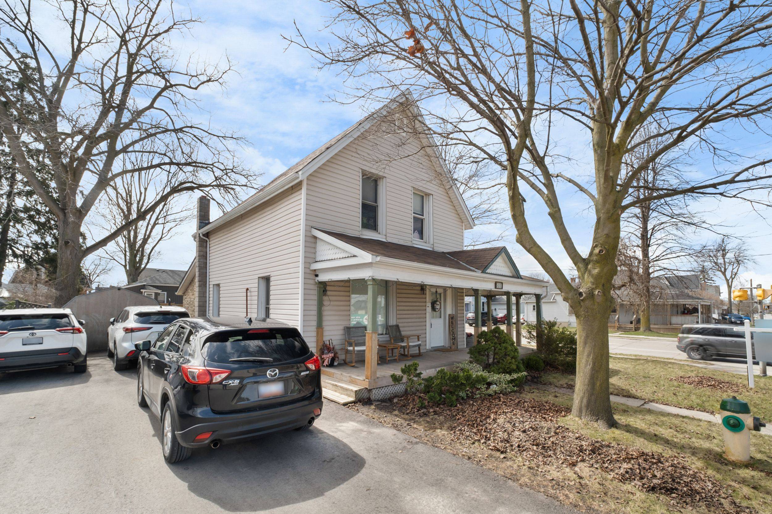 St. Thomas, ON N5R 2S5,210 Wellington ST
