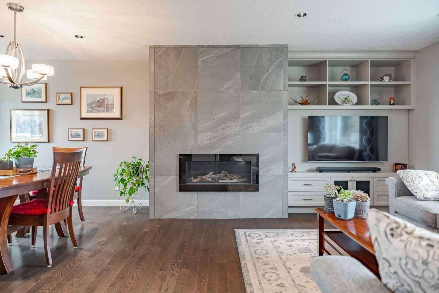 Calgary, AB T2L 0H3,147 Capri AVE NW