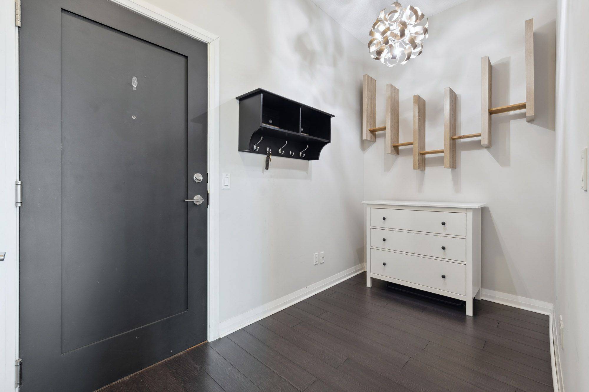 Mississauga, ON L5R 0E5,75 Eglinton AVE W #310