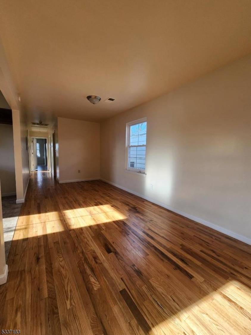 Newark City, NJ 07112,22 Saint James Pl 2nd Floor