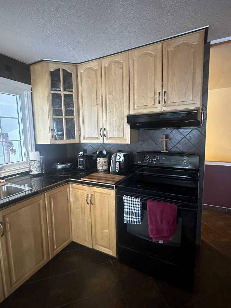 Hanna, AB T0J 1P0,113 4 AVE W