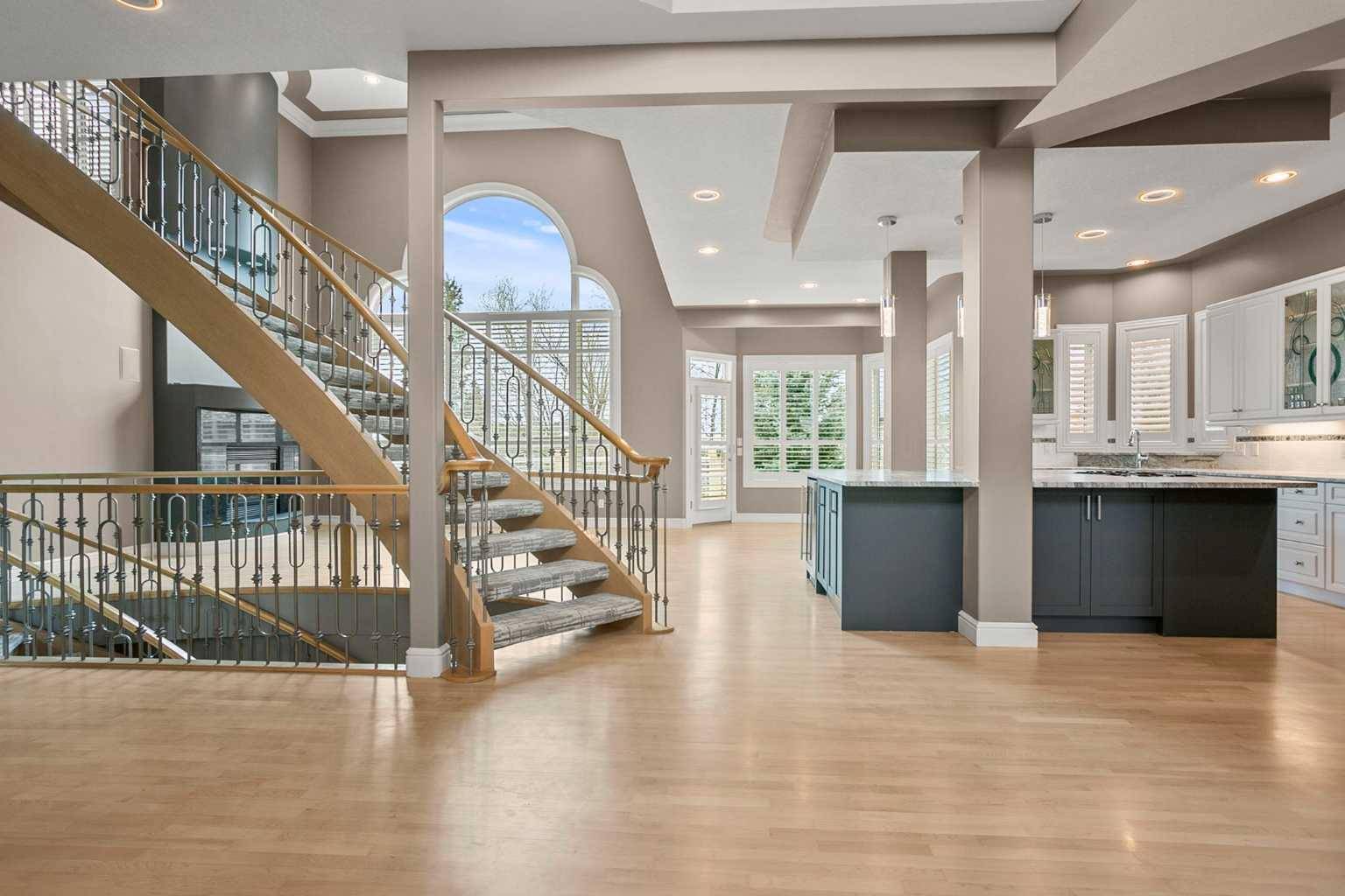 Calgary, AB T2W 3B3,422 Candle PL SW