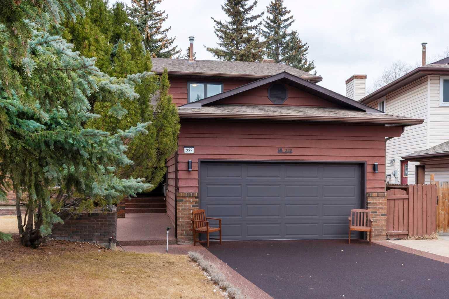 Calgary, AB T3G 1W5,228 Ranchridge CT NW