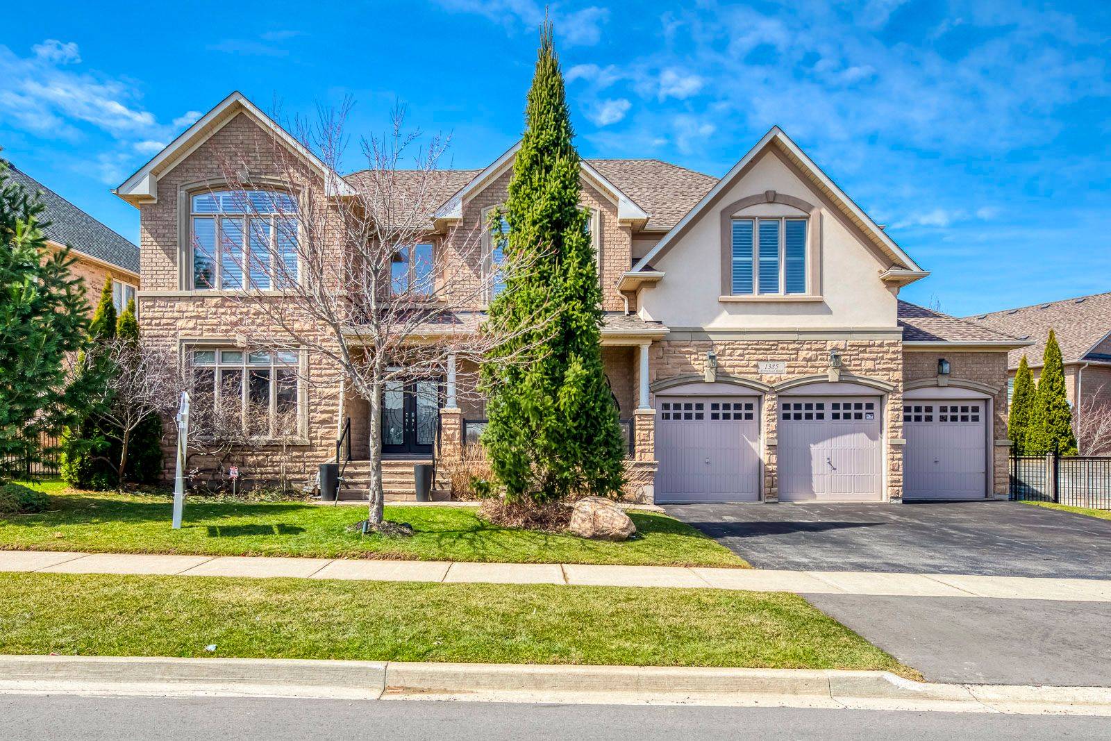 1385 Arrowhead RD, Oakville, ON L6H 7P7