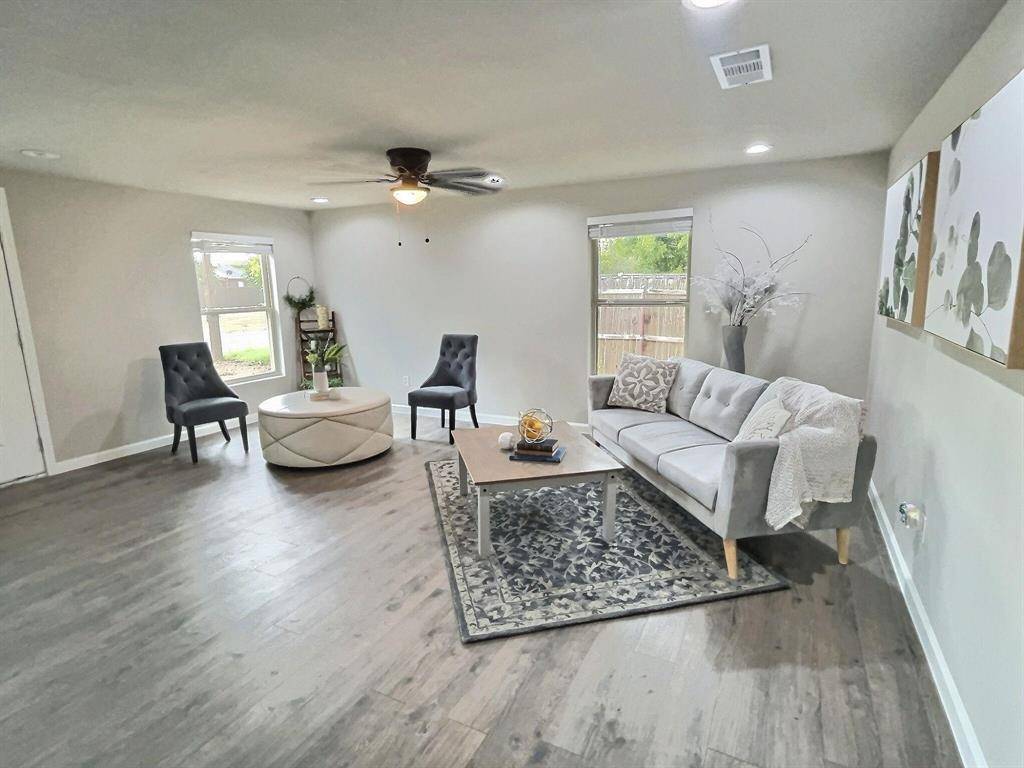 Jacksboro, TX 76458,1014 W ARCHER Street