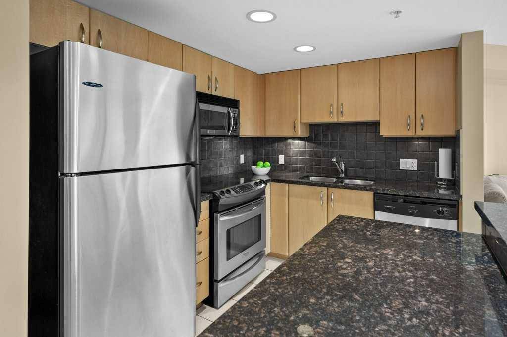 1078 6 AVE SW #902, Calgary, AB T2P 5N6