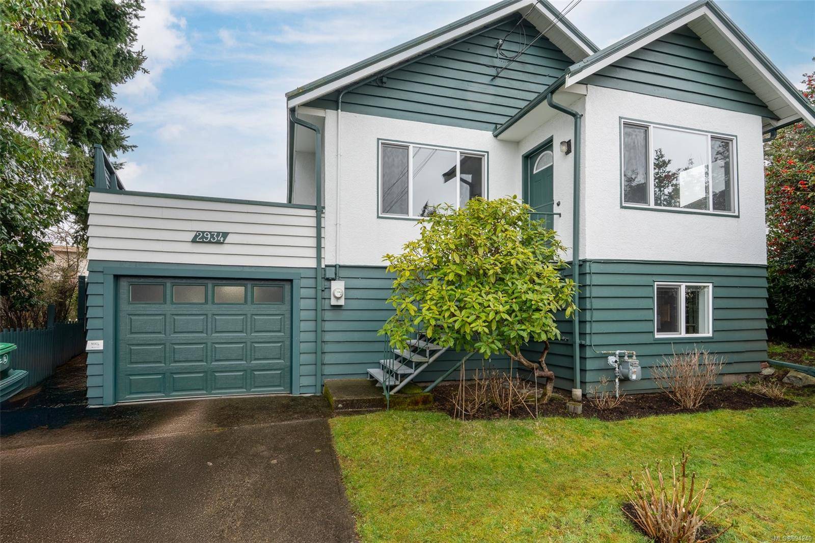 Victoria, BC V8T 3H9,2934 Cedar Hill Rd