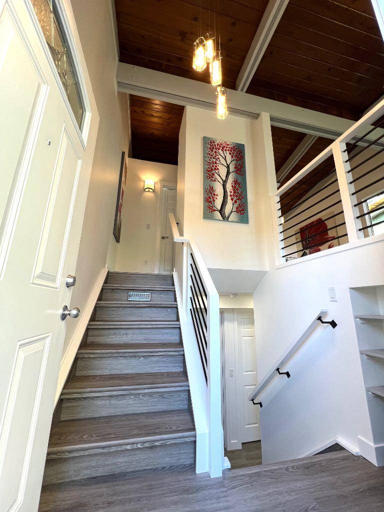 Calgary, AB T2W1W5,11015 5 ST SW