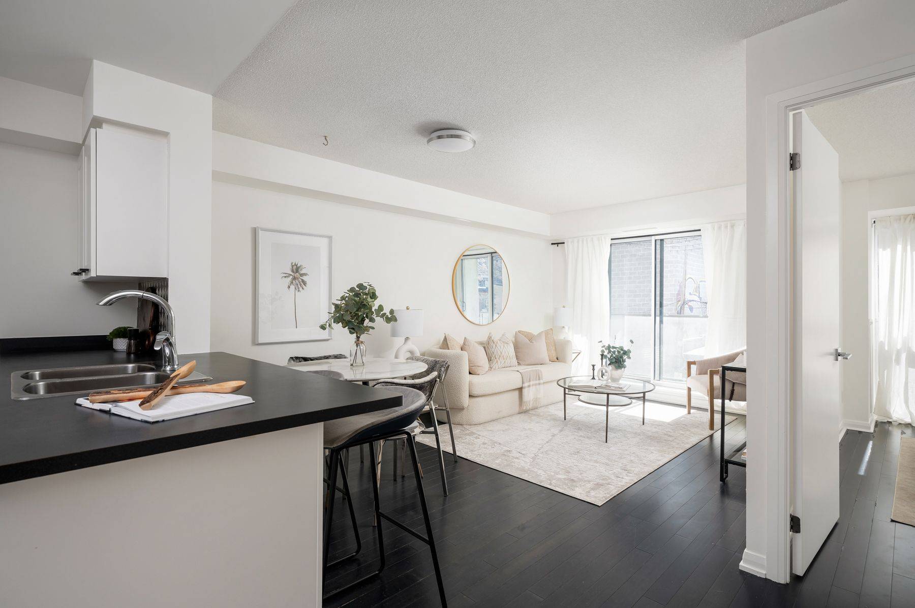 Toronto C01, ON M5T 3L2,18 Beverley ST #322