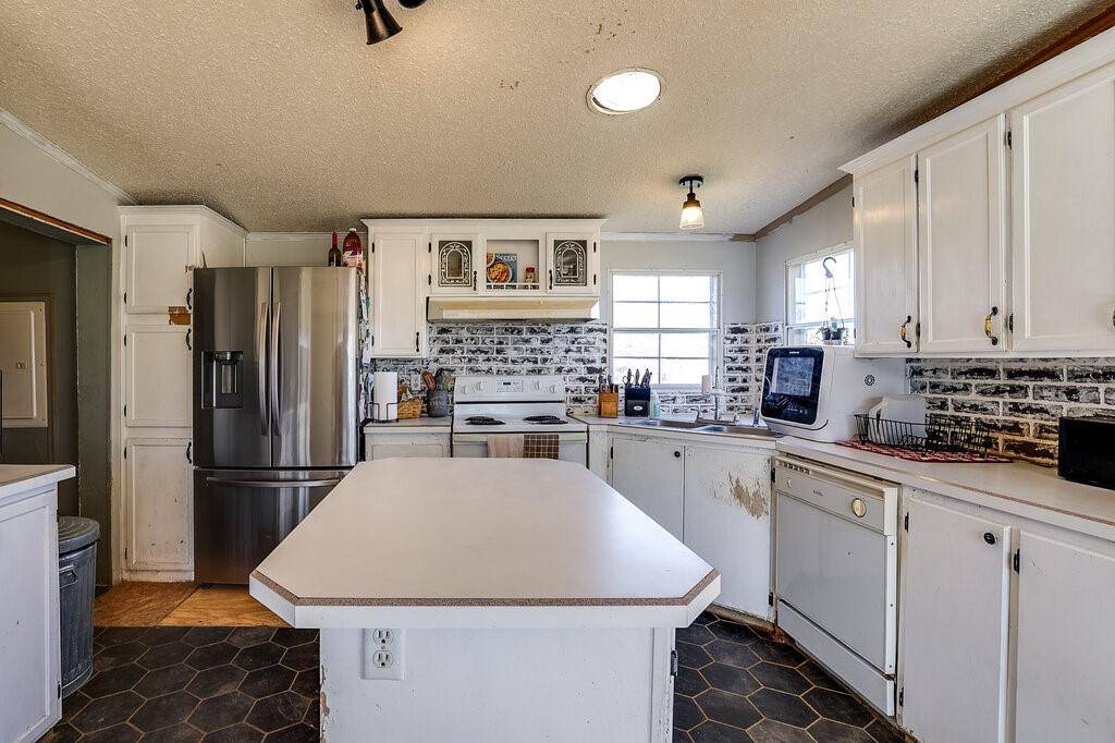 Burleson, TX 76028,7386 Maxwell Road