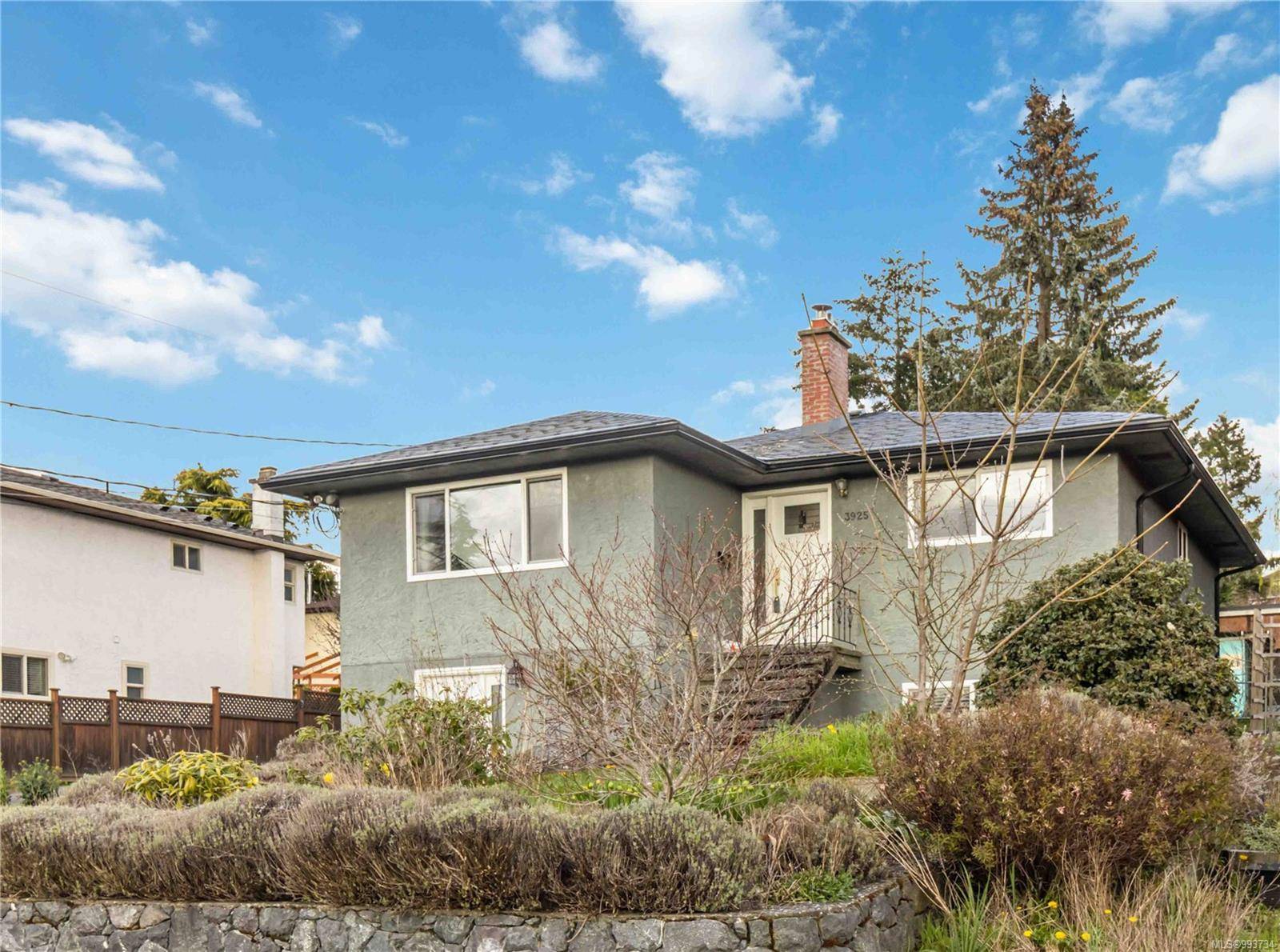 Saanich, BC V8Z 4K7,3925 Raymond St S