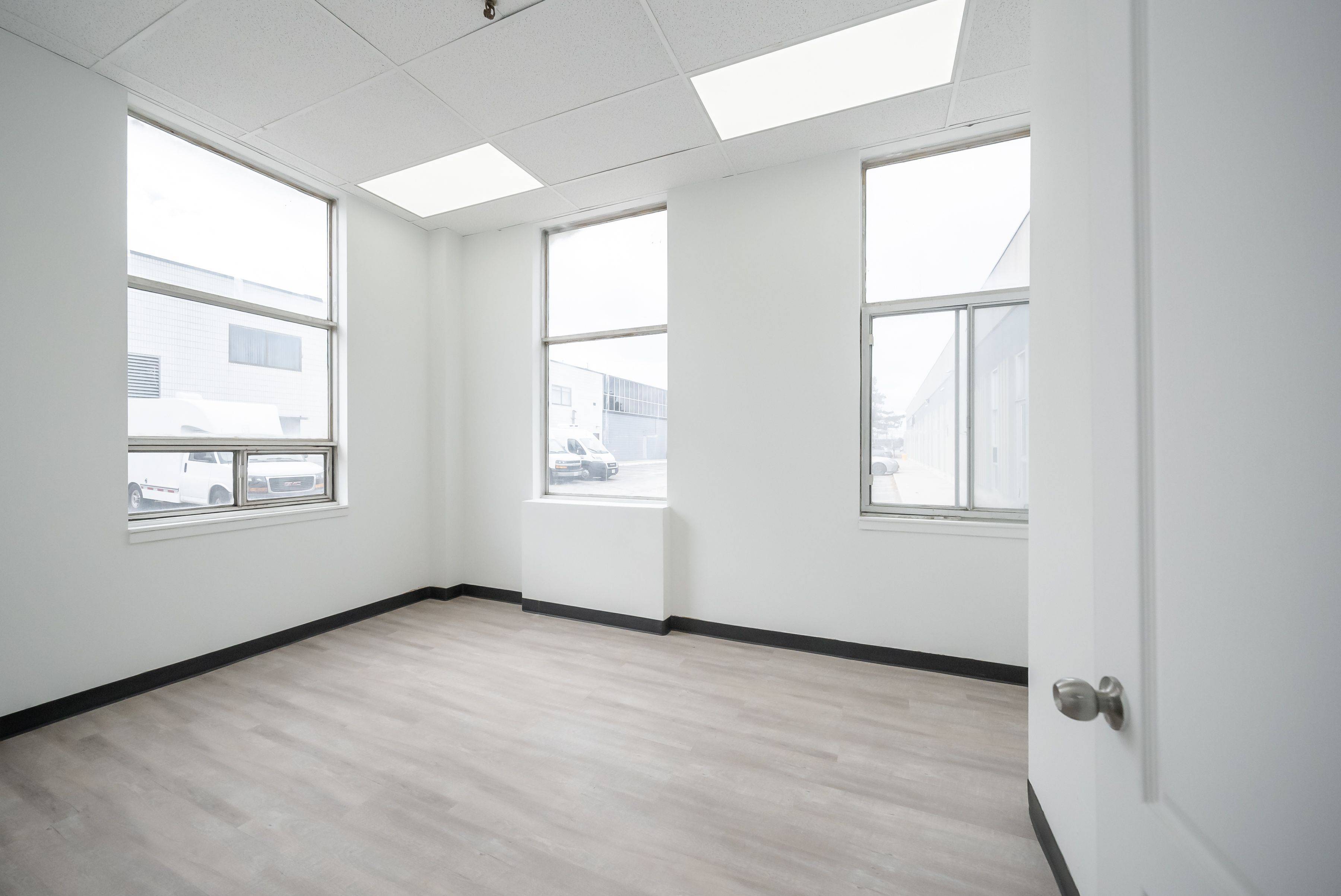 Toronto W10, ON M9V 3Y6,69 Westmore DR #25-26