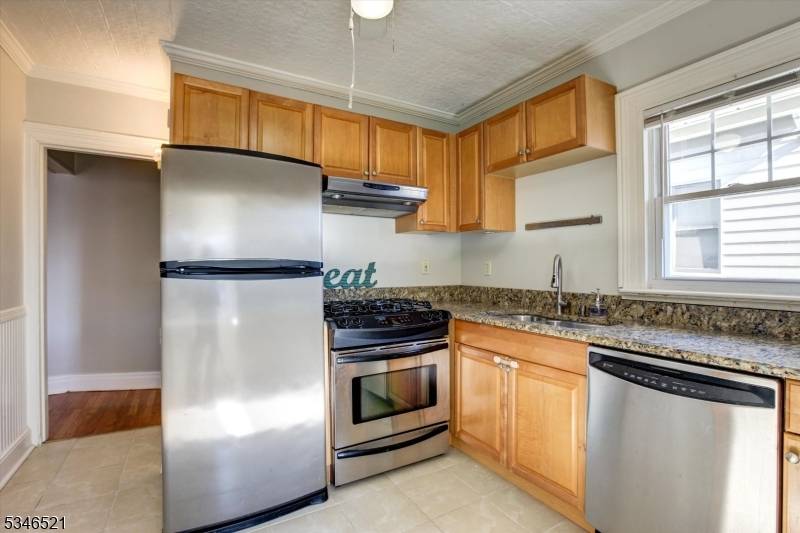 Montclair Twp., NJ 07042,81 Grove St #2