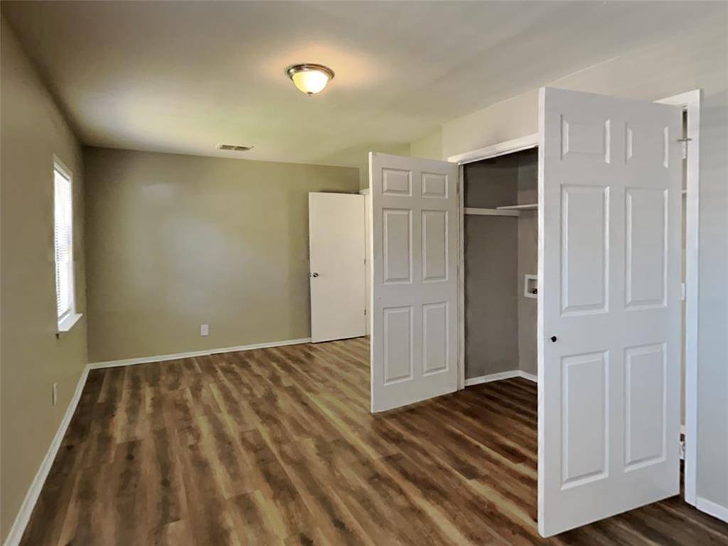 Dallas, TX 75217,9698 Limestone Drive