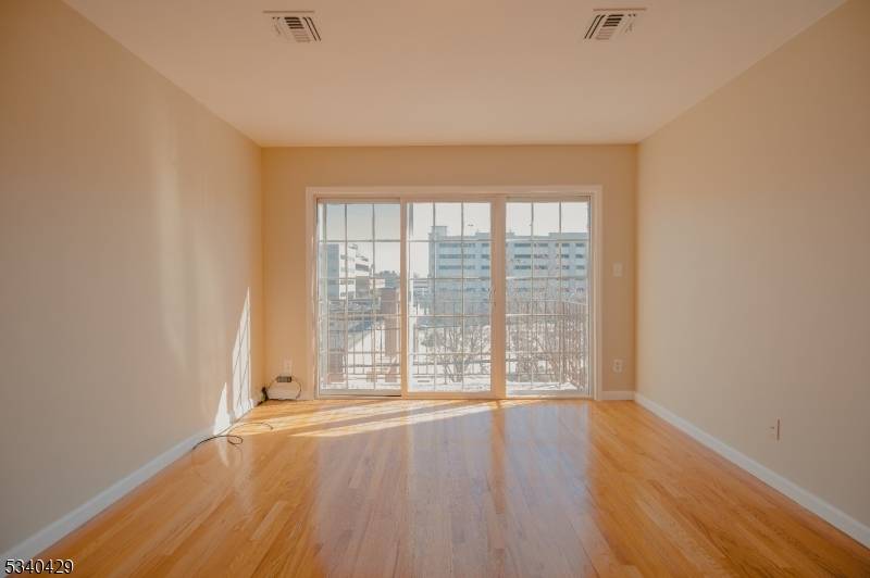 Newark City, NJ 07103,163 Camden St
