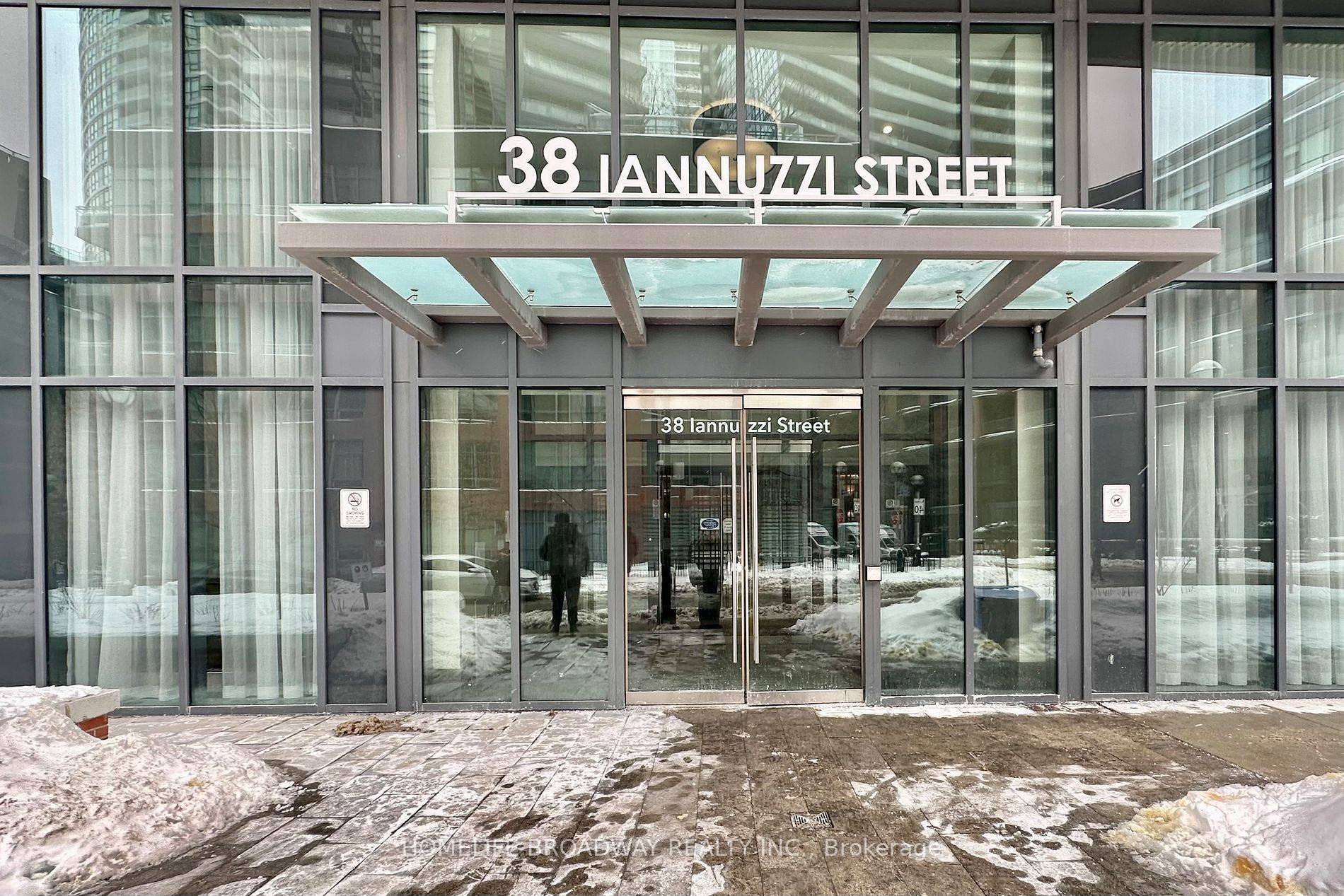 Toronto C01, ON M5V 0S2,38 Iannuzzi ST #740