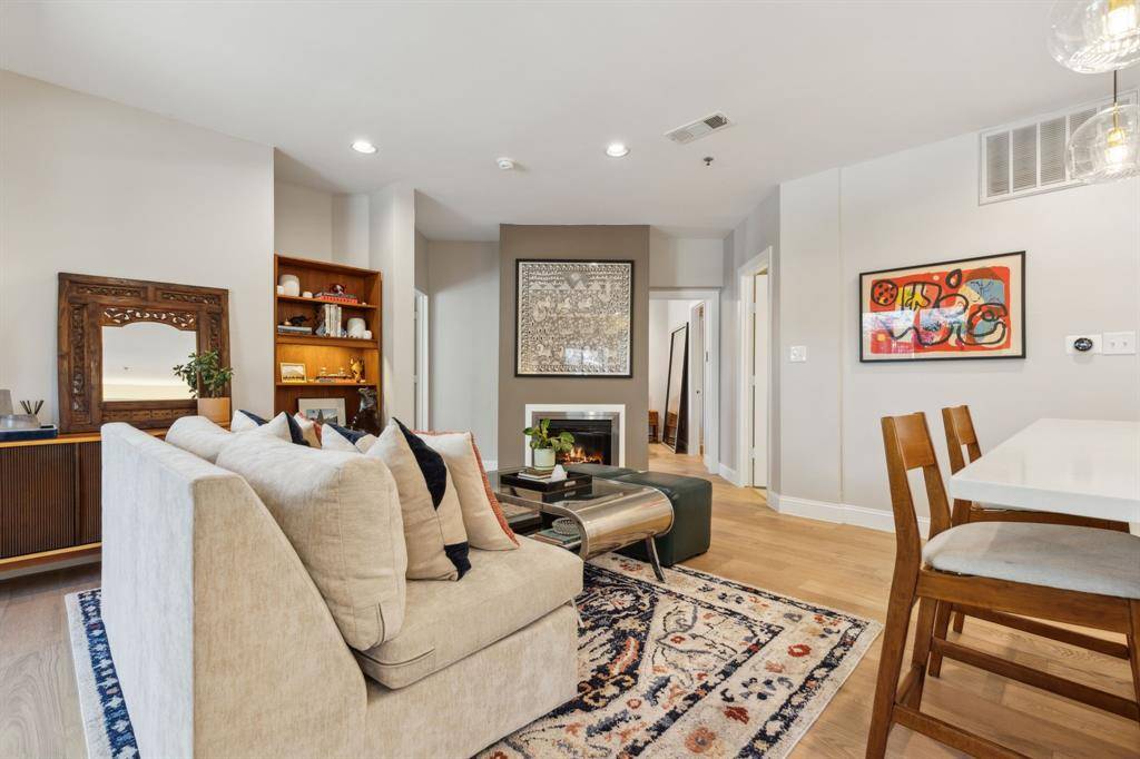 Dallas, TX 75219,4122 Avondale Avenue #105