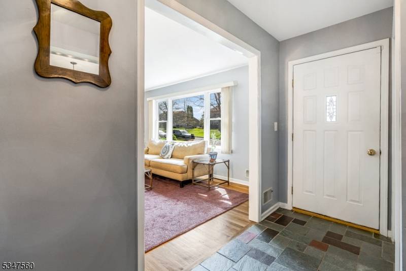 Raritan Boro, NJ 08869,9 Normandie Ln