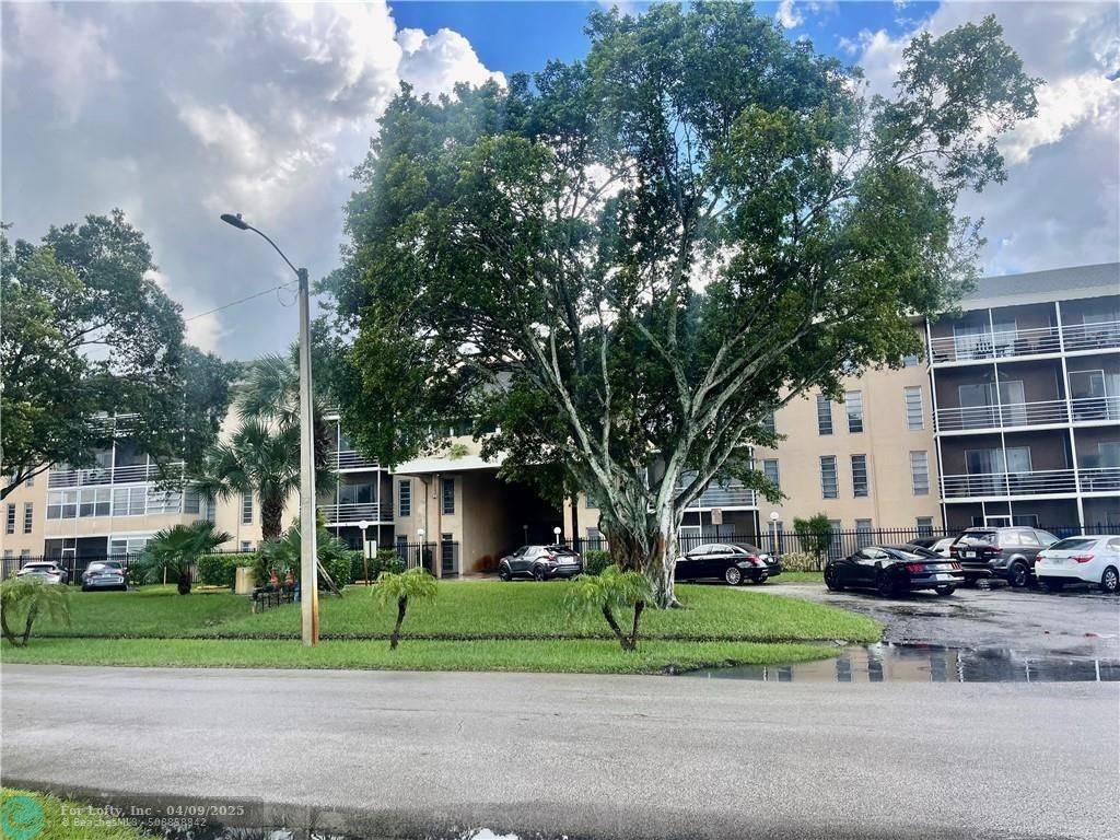 Lauderdale Lakes, FL 33313,4848 NW 24th Ct #209