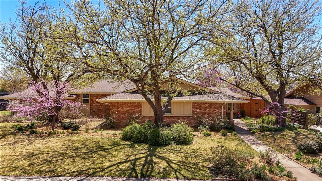 Dallas, TX 75248,6832 Heatherknoll Drive