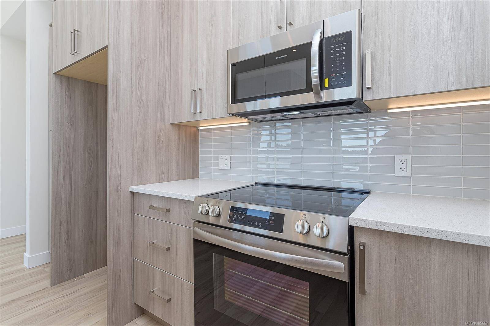 Langford, BC V9B 2N7,924 Jenkins Ave #203