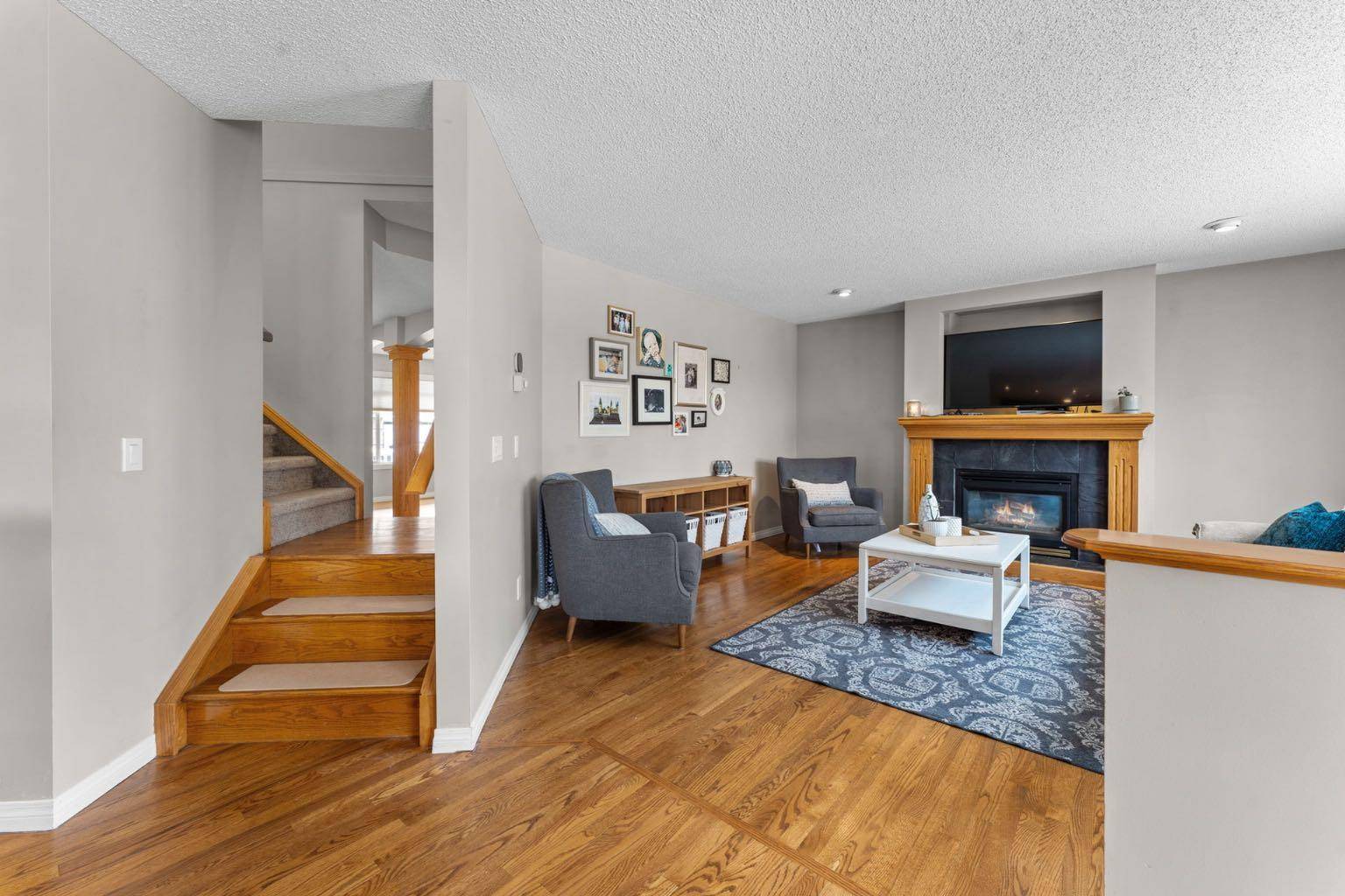 Calgary, AB T3G 4L1,206 Rocky Ridge CV NW