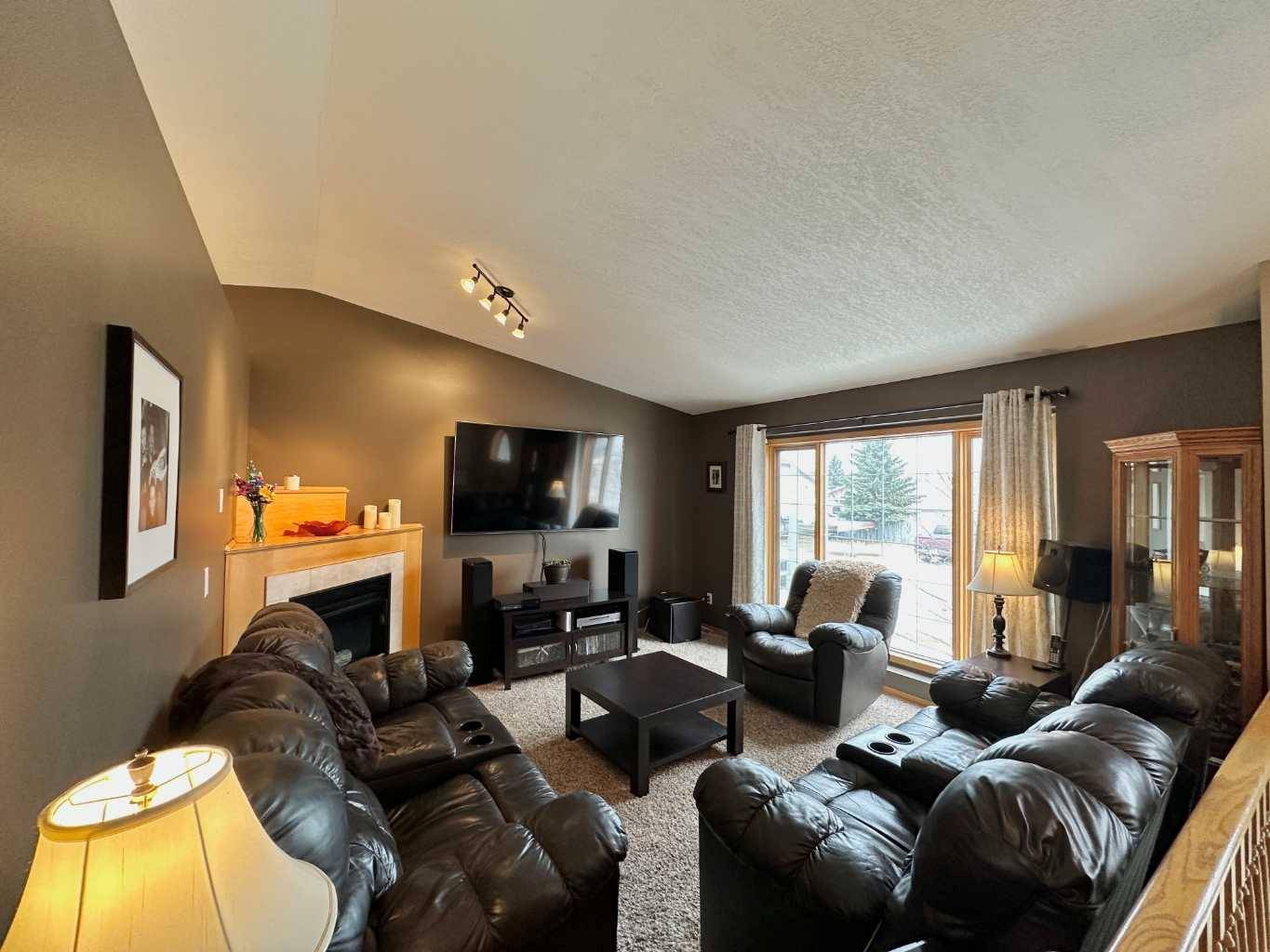 Hinton, AB T7V 1A9,137 BAKER ST