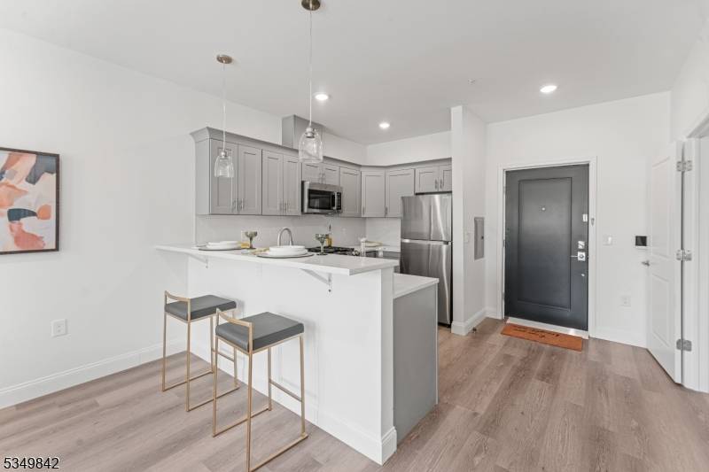 Newark City, NJ 07105,273 E Kinney St #401