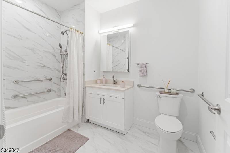 Newark City, NJ 07105,273 E Kinney St #401