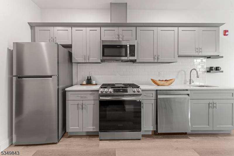 Newark City, NJ 07105,273 E Kinney St #506