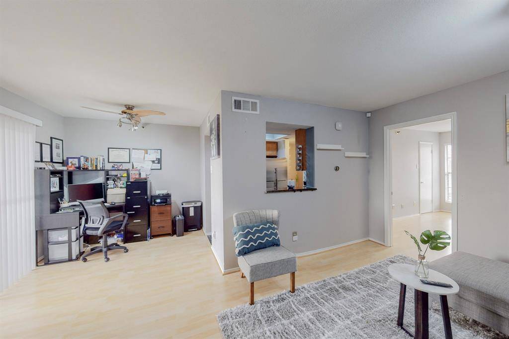 Dallas, TX 75214,5916 Gaston Avenue #304