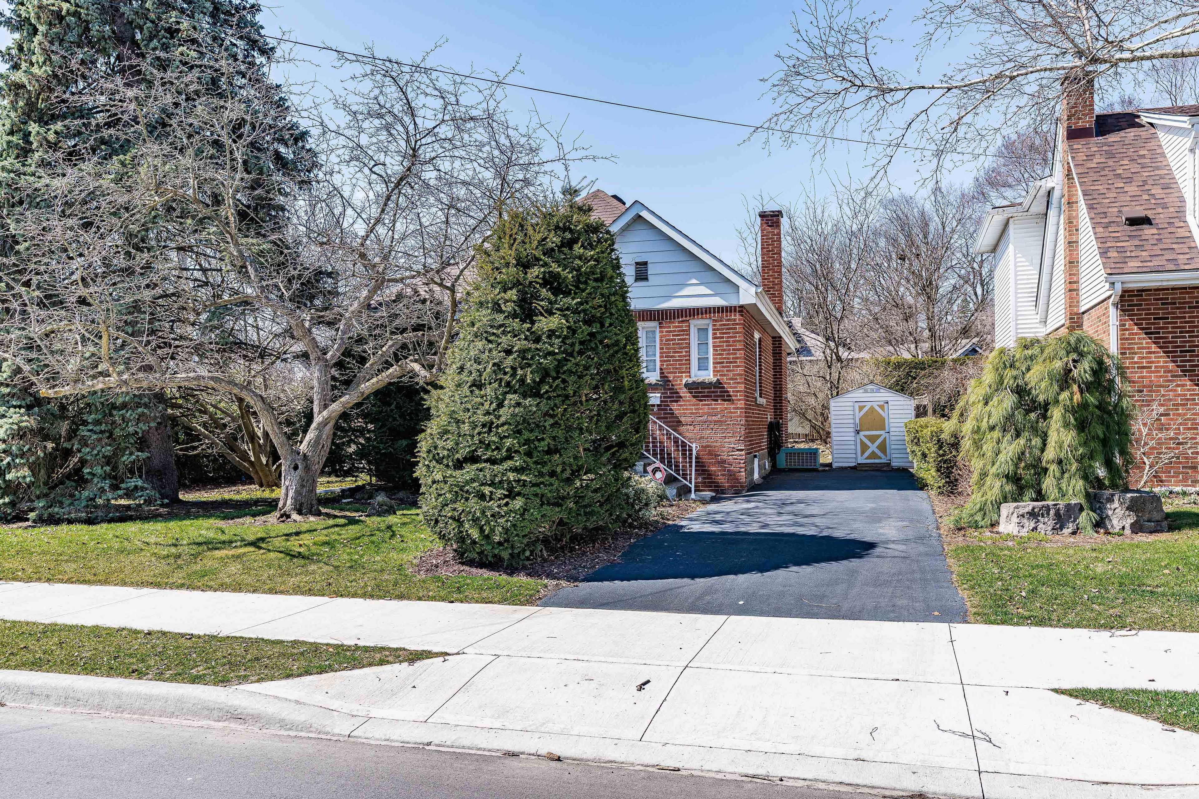 Hamilton, ON L9H 1P2,55 East ST N