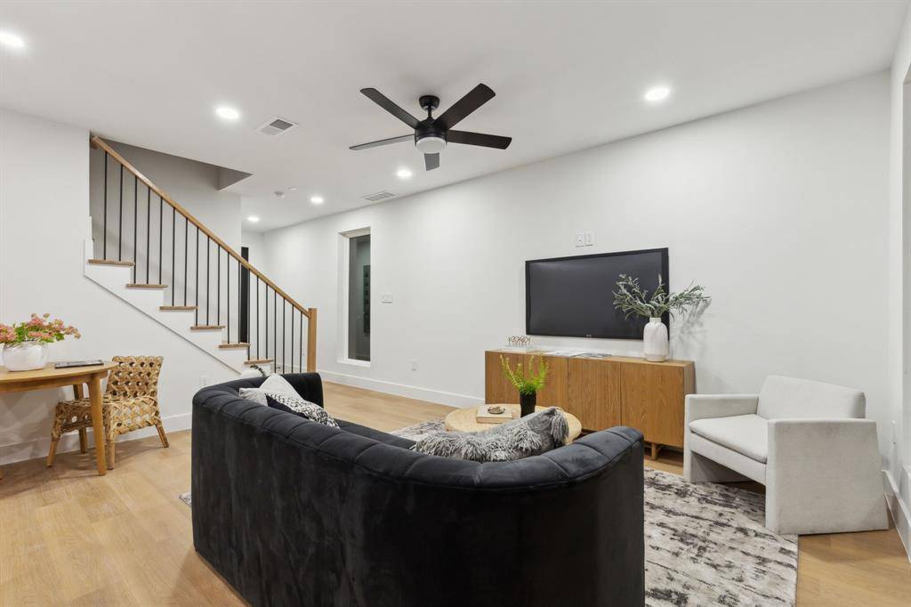 Dallas, TX 75235,7303 Wildbird Lane