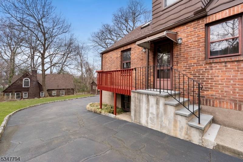 Roseland Boro, NJ 07068,47 Freeman St