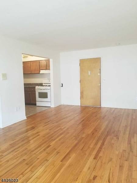 Clifton City, NJ 07013,565 Grove St D-8 #D-8