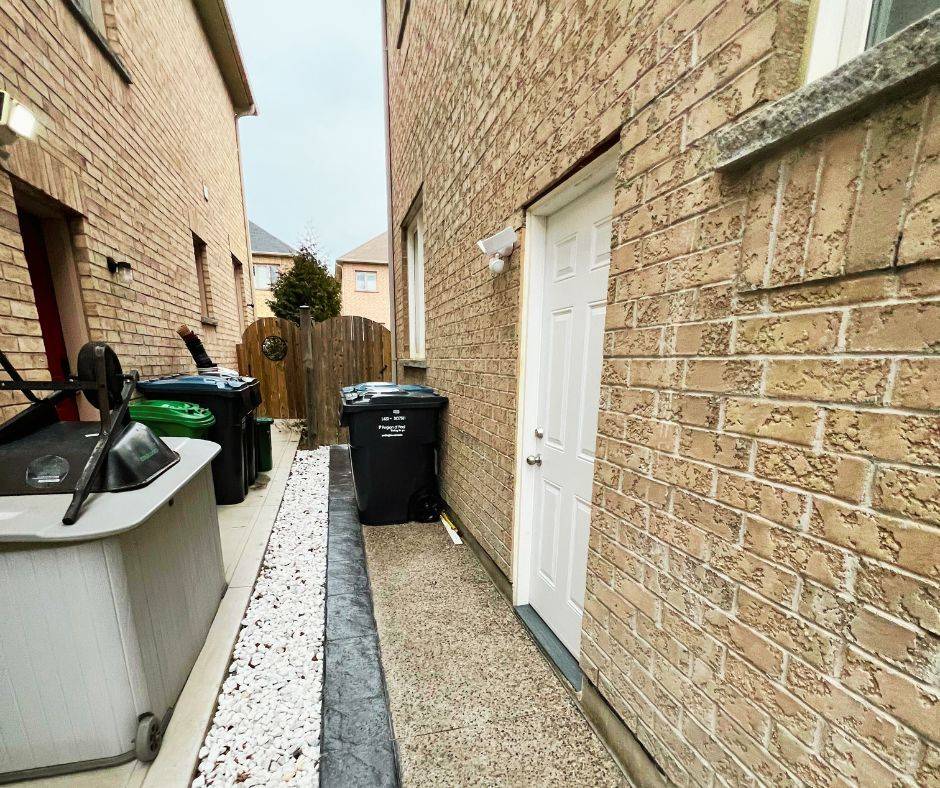 Brampton, ON L6P 3S8,70 Campwood CRES #Lower