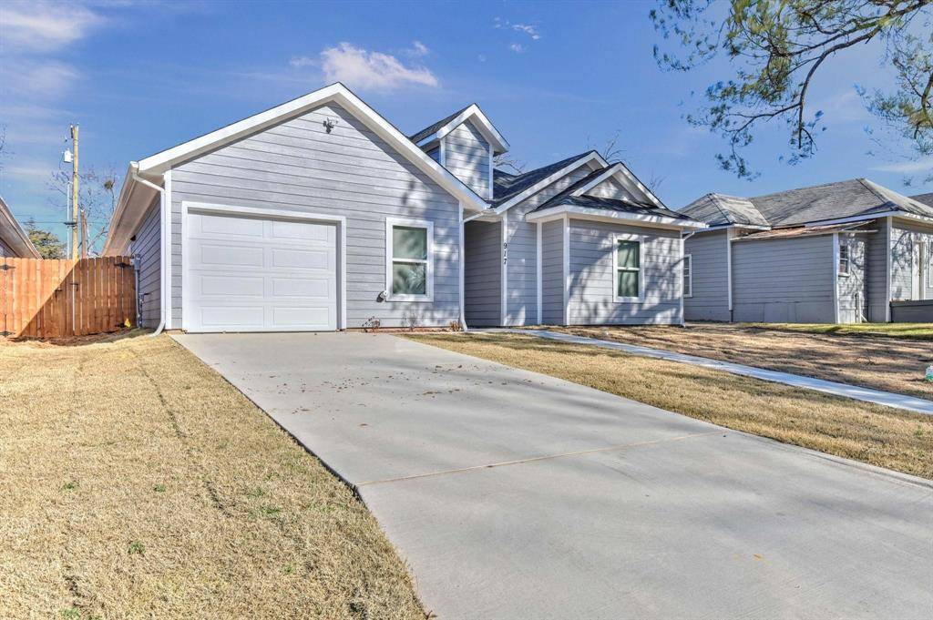 Denison, TX 75020,923 W Collins Street