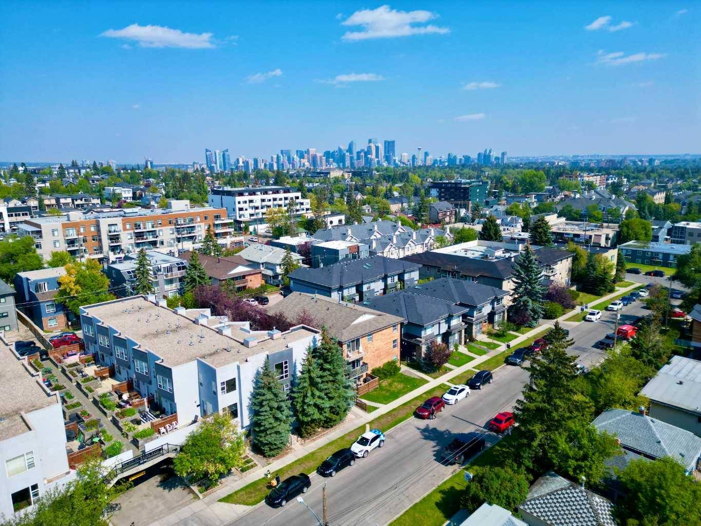 Calgary, AB T2T 2E1,2024 35 AVE SW