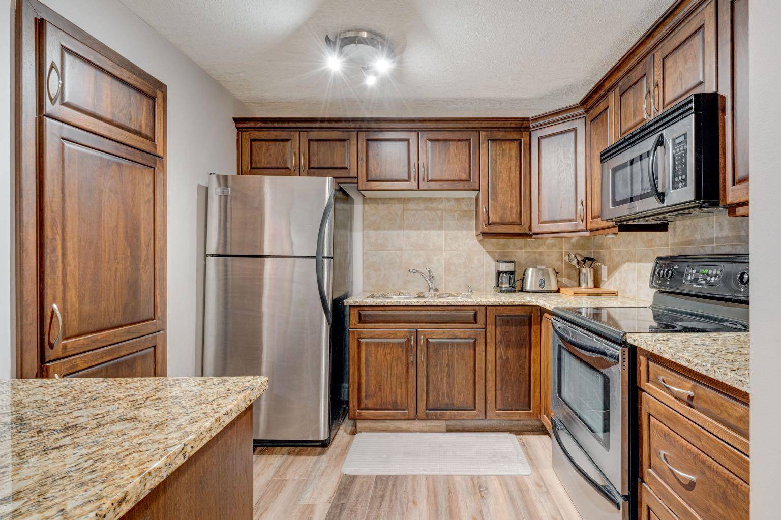 Calgary, AB T2T 2E1,2010 35 AVE SW #205
