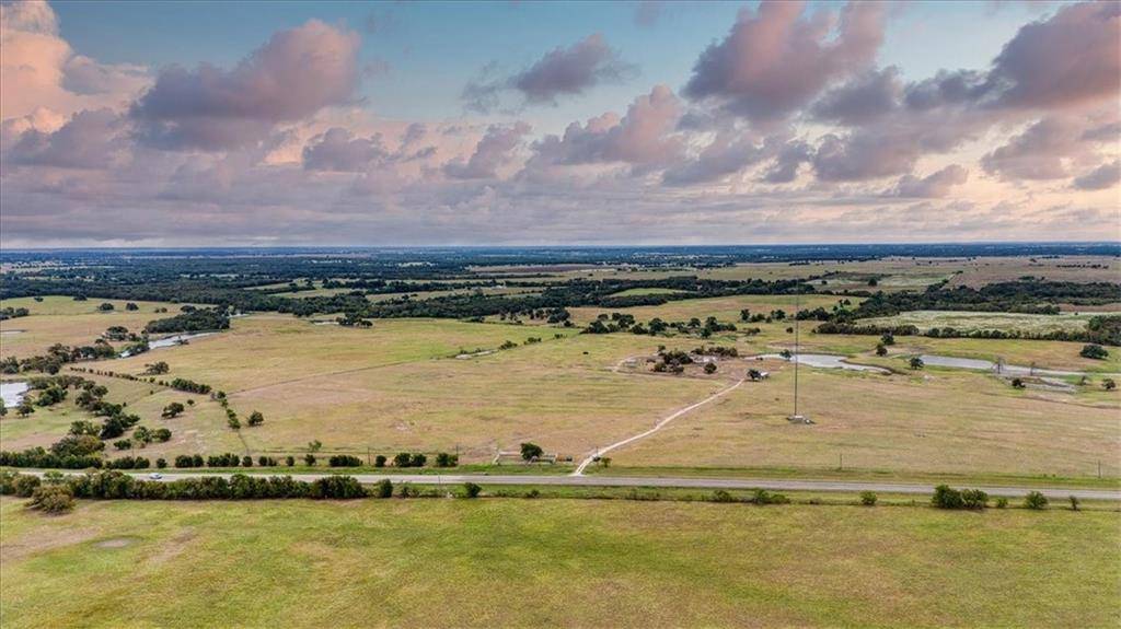 Lott, TX 76656,2854 Hwy 320