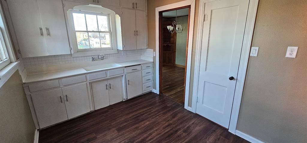 Sherman, TX 75090,1208 E Houston Street