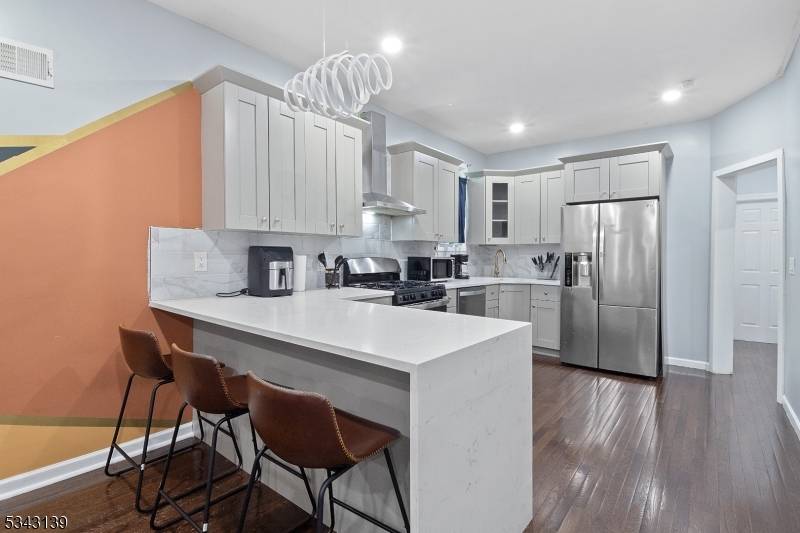 Bayonne City, NJ 07002,84 W 3rd St