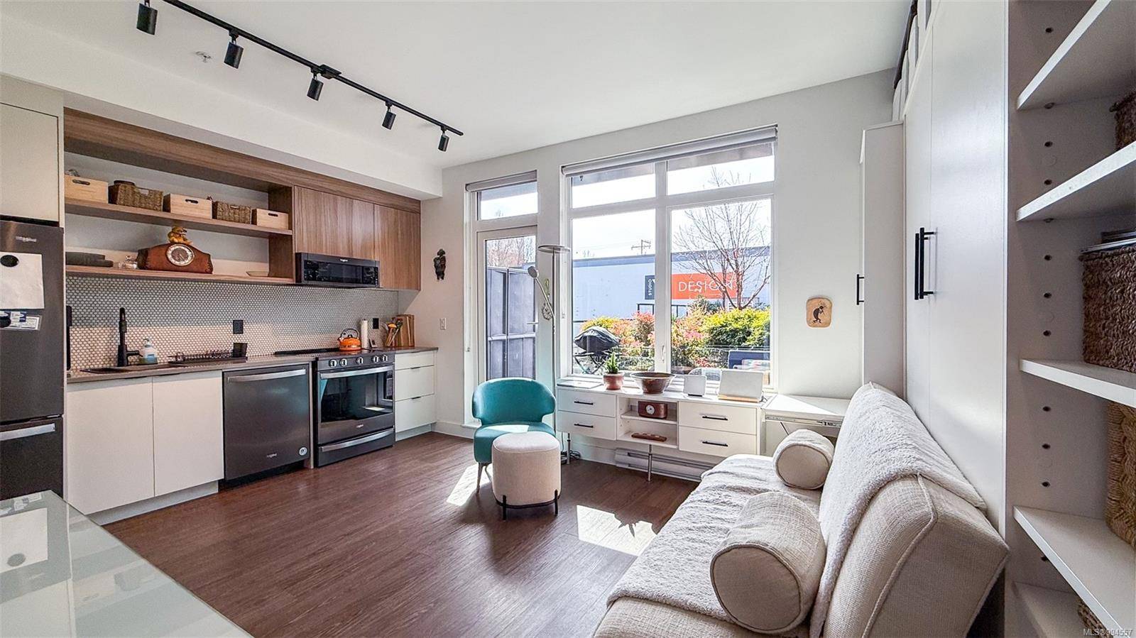 Victoria, BC V8T 0C8,515 Chatham St #219