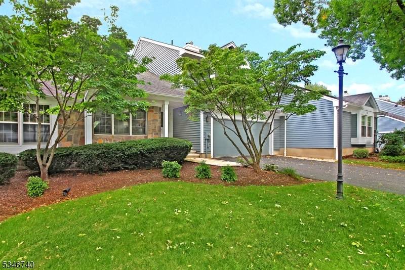 Bedminster Twp., NJ 07921,3 Knollcrest Rd
