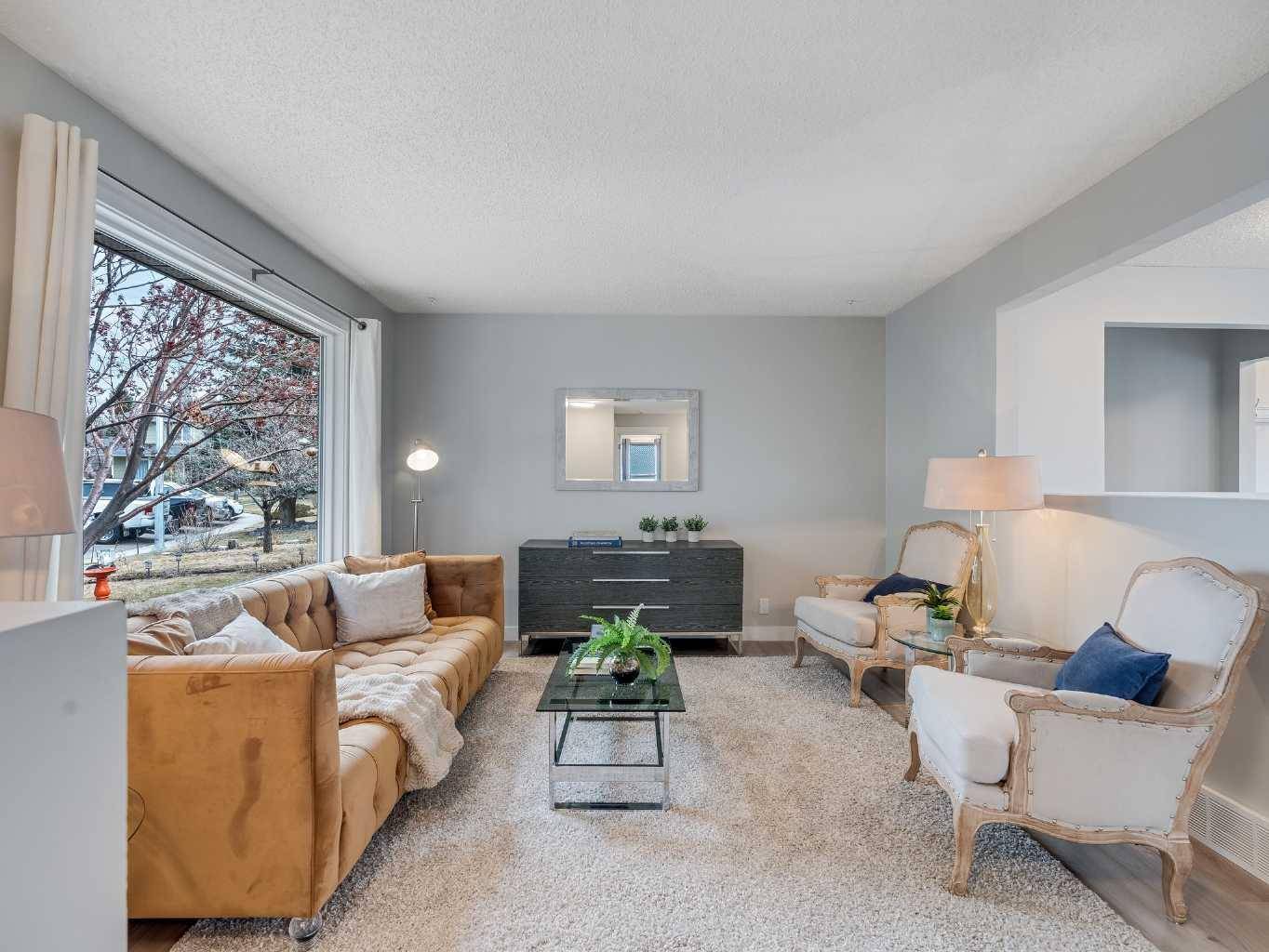 Airdrie, AB T4B 1S4,18 Sunnyside PL SE