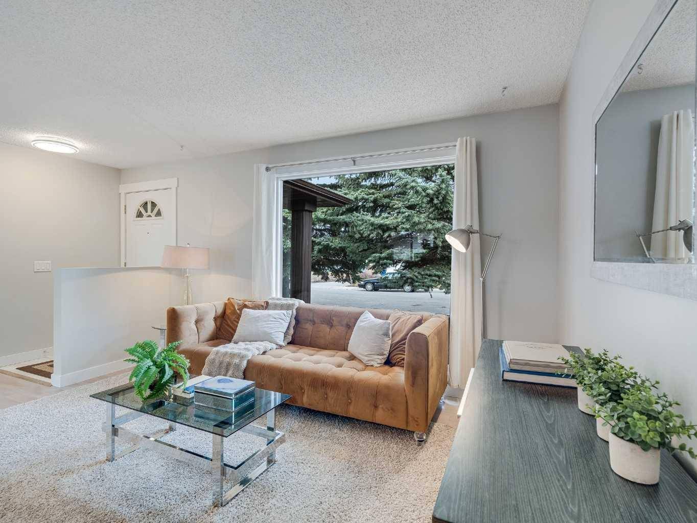 Airdrie, AB T4B 1S4,18 Sunnyside PL SE