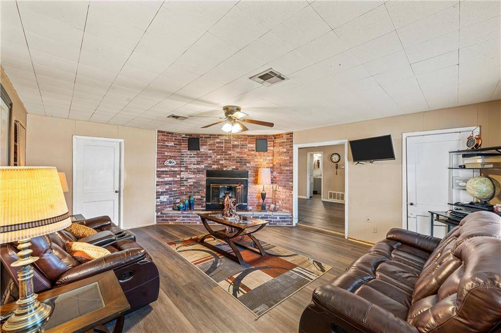 Clifton, TX 76634,1215 W 9th Street