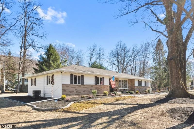 Jefferson Twp., NJ 07438,15 Woodland Dr